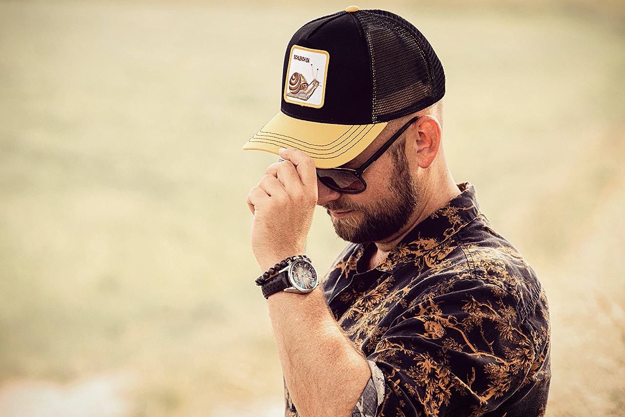 SERVUS - Trucker Cap mit Motto-Patch und Hirsch-Stickerei multi