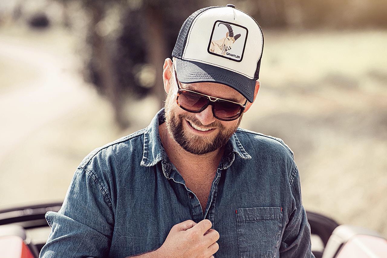 SERVUS - Trucker Cap mit Motto-Patch und Hirsch-Stickerei multi